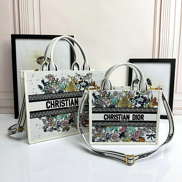 商品細詳を見る:クリスチャンディオール CHRISTIAN DIOR 025-CD1265PQTB 2026年新作 Book Tote ブック トートバッグ ハンドバッグ ショルダーバッグ レディース