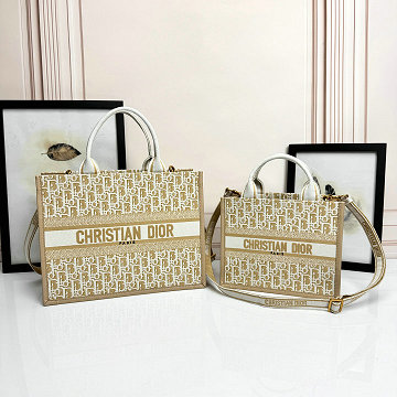 商品細詳を見る:クリスチャンディオール CHRISTIAN DIOR 025-CD1265PZXS 2026年新作 Book Tote ブック トートバッグ ハンドバッグ ショルダーバッグ