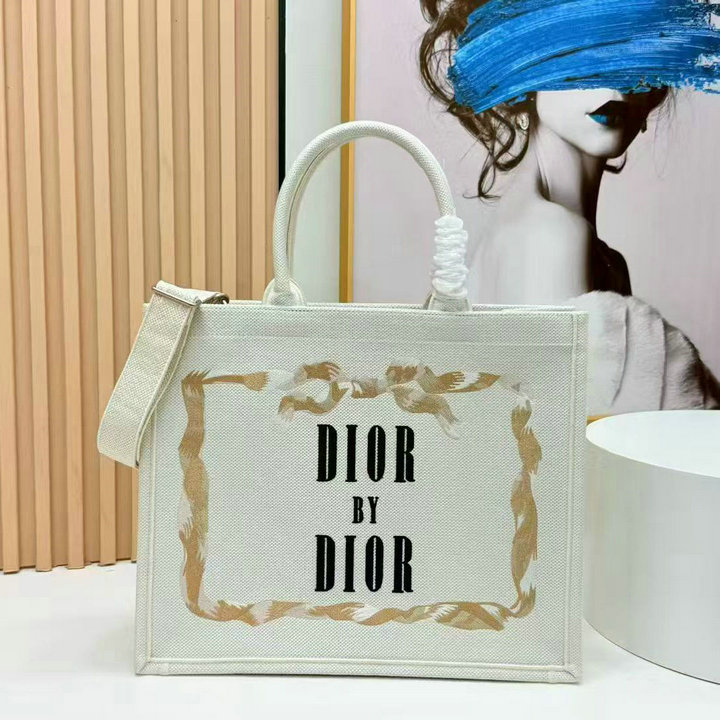 商品細詳を見る:クリスチャンディオール CHRISTIAN DIOR 025-CD1286PZQT 2026年新作 Book Tote ブック トートバッグ ハンドバッグ ショルダーバッグ