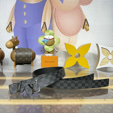 商品細詳を見る:ルイヴィトン LOUISVUITTON 2026年新作 M0213 ベルト LV イニシャル 40MM リバーシブル メンズ