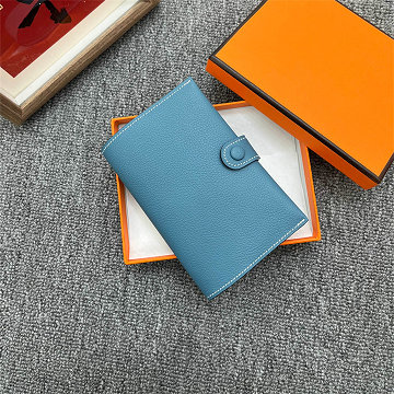 商品細詳を見る:エルメス HERMES 063-H0843PQZL 2026年新作 R.M.S 名刺入れ パスポートケース ヴォー エヴァーカラー