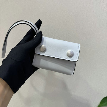 商品名称：エルメス HERMES 063-H0870SFYQL 2026年新作 カードケース エルメスナップ 名刺れ ストラップ付き