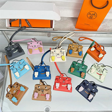 商品細詳を見る:エルメス HERMES 063-H2093ZT 2026年新作 ケリードール バッグチャーム キーホルダー キーリング