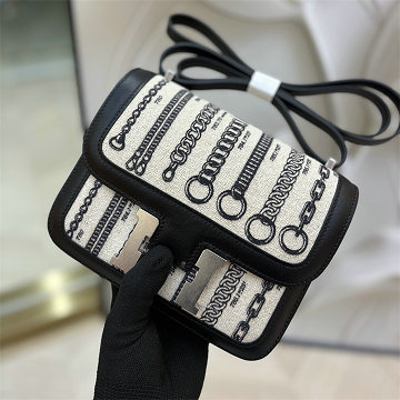 商品細詳を見る:エルメス HERMES 063-H108218BPLBK 2026年新作 sellier cloute コンスタンス ショルダーバッグ クロスボディバッグ レディース