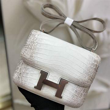 商品細詳を見る:エルメス HERMES 063-H108218XMLYB 2026年新作 コンスタンス スモール ショルダーバッグ レディース ヒマラヤ