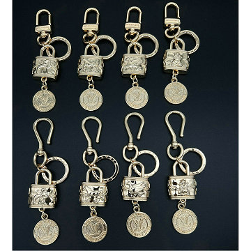 商品細詳を見る:ルイヴィトン LOUISVUITTON 2026年新作 M03186Y スピーディ P9 バッグチャーム キーホルダー キーリング