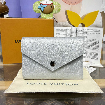 商品細詳を見る:ルイヴィトン LOUISVUITTON 2026年新作 M26896 ポルトフォイユ ヴィクトリーヌ 三つ折り短財布 ショートウォレット