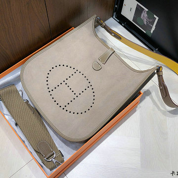 商品細詳を見る:エルメス HERMES 063-HEV29RPPHS 2026年新作 エヴリン 29 ショルダーバッグ レディース