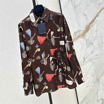 商品細詳を見る:ルイヴィトン LOUISVUITTON 2026年新作 ゲットアウェイ プリントシャツ ロングスリーブ ブラウス レディース 日常 おしゃれ