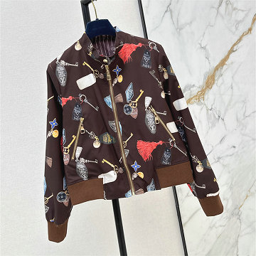 商品細詳を見る:ルイヴィトン LOUISVUITTON 2026年新作 リバーシブル ゲッタウェイ ボンバージャケット アウターコート 長袖 レディース 日常 おしゃれ