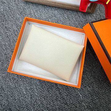 商品名称：エルメス HERMES 063-HK26002NB2026年新作 カルヴィ カードケース 名刺入れ カードホルダー 二つ折り コンパクト 小銭入れ ヴォーエプソン
