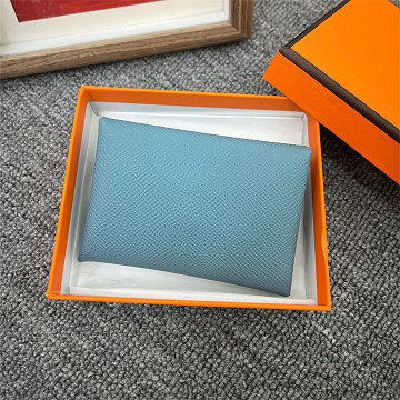 商品細詳を見る:エルメス HERMES 063-HK26002NL 2026年新作 カルヴィ カードケース 名刺入れ カードホルダー 二つ折り コンパクト 小銭入れ ヴォーエプソン