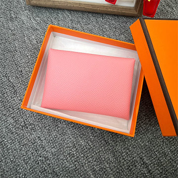 商品細詳を見る:エルメス HERMES 063-HK26002YF  2026年新作 カルヴィ カードケース 名刺入れ カードホルダー 二つ折り コンパクト 小銭入れ ヴォーエプソン