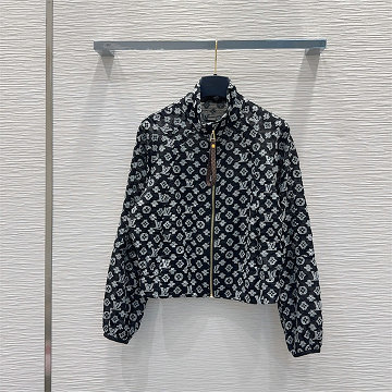 商品細詳を見る:ルイヴィトン LOUISVUITTON 2026年新作 モノグラム ジップジャケットアウターコート レディース 高品質 日常