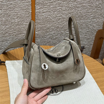 商品名称：エルメス HERMES 063-HLD19RPYHH 2026年新作 リンディ スモール ショルダーバッグ フラップバッグ スクエアバッグ レディース スエード