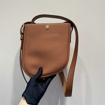 商品細詳を見る:エルメス HERMES 063-HPC21TGYZS 2026年新作 Perspective cavaliers 21 ショルダーバッグ togo革