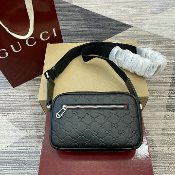 商品細詳を見る:グッチ GUCCI GH-GG850242PBK  2026年新作 GGエンブレム スモール クロスボディバッグ メンズ レザー 高質感