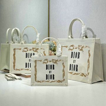 商品細詳を見る:クリスチャンディオール CHRISTIAN DIOR GH-CD1286HZMB  2026年新作 Book Tote ブック トートバッグ ショルダーバッグ レディース