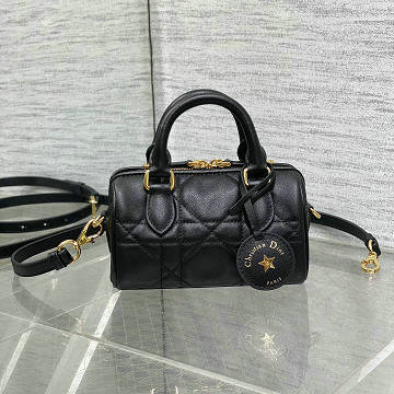 商品細詳を見る:クリスチャンディオール CHRISTIAN DIOR GH-CD3113PMBK  2026年新作 グルーヴ 17 ナノ トートバッグ レディース ショルダーバッグ