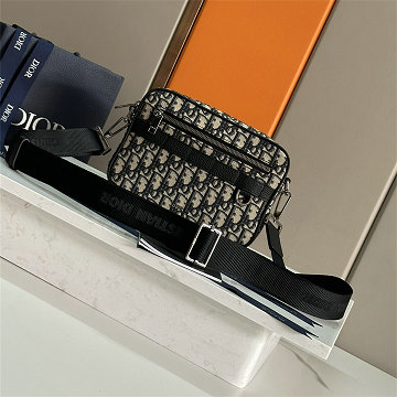 商品細詳を見る:クリスチャンディオール CHRISTIAN DIOR GH-CD93307BZBK 2026年新作 ショルダーバッグ スクエアバッグ