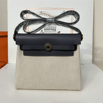 商品細詳を見る:エルメス HERMES 063-HER20BPJBL 2026年新作 エールバッグジップ20 ミニ ショルダーバッグ トワルアッシュ ヴァッシュパンター