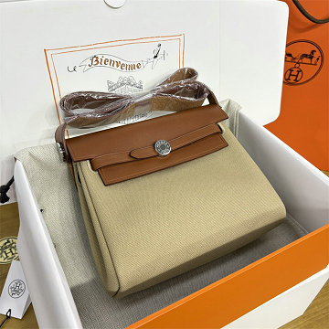 商品細詳を見る:エルメス HERMES 063-HER20BPYCZ  2026年新作 エールバッグジップ20 ミニ ショルダーバッグ トワルアッシュ ヴァッシュパンター
