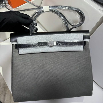 商品名称：エルメス HERMES 063-HER31BEYHK  2026年新作 エールバッグジップ31 ミディアム ショルダーバッグ トワルアッシュ ヴァッシュパンター