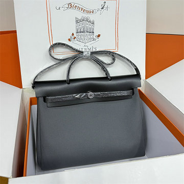 商品細詳を見る:エルメス HERMES 063-HER39BPYHK 2026年新作 エールバッグジップ39 ラージ ショルダーバッグ トワルアッシュ ヴァッシュパンター