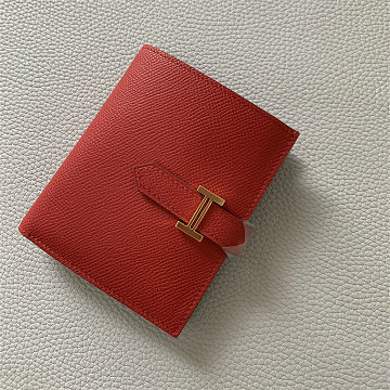 商品細詳を見る:エルメス HERMES 063-HES20003SJRD 2026年新作 ベアン コンパクト 二つ折り短財布 ショートウォレット 札入れ 小銭入れ カードケース
