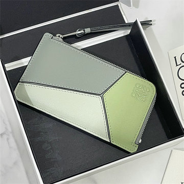 商品名称：ロエベ LOEWE 99-LE3726HLG  2026年 パズル コインカードホルダー 小銭入れ カード入れ レザー