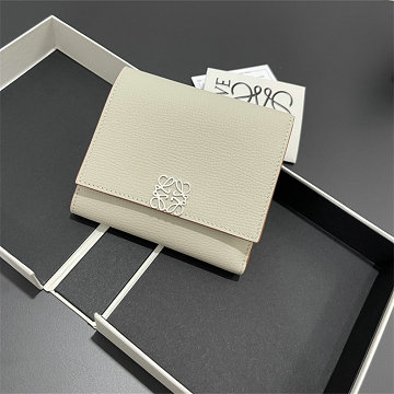 商品細詳を見る:ロエベ LOEWE 99-LE3729QH 2026年 アナグラム コンパクト フラップウォレット カード入れ レザー