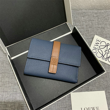 商品細詳を見る:ロエベ LOEWE 99-LE3785PLK 2026年 バーティカル ウォレット スモール 三つ折り 短財布