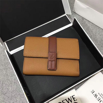 商品細詳を見る:ロエベ LOEWE 99-LE3785PZJ  2026年 バーティカル ウォレット スモール 三つ折り 短財布