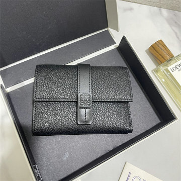 商品名称：ロエベ LOEWE 99-LE3785QBK 2026年 バーティカル ウォレット スモール 三つ折り 短財布