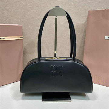 商品細詳を見る:ミュウミュウ MIUMIU 99-MM5BB193BK 2026年新作 トートバッグ レディース ハンドバッグ 高質感 レザー