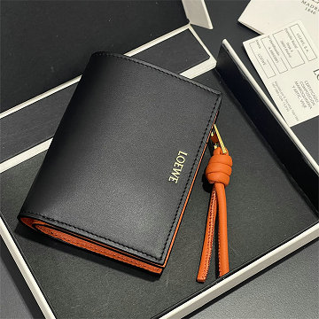 商品名称：ロエベ LOEWE 99-LE3825PKC 2026年 ノット コンパクト ウォレット 二つ折り 短財布 小銭入れ レザー