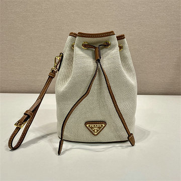 商品細詳を見る:プラダ PRADA 99-PD1NS069BMB 2026年 ドローストリングポーチ キャンパス ショルダーバッグ
