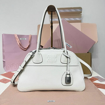 商品細詳を見る:ミュウミュウ MIUMIU GH-MM5BB199PBS 2026年新作 トートバッグ レディース ハンドバッグ 高質感 レザー
