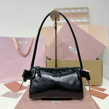 商品細詳を見る:ミュウミュウ MIUMIU GH-MM5NE029BK 2026年新作 ポーチ トートバッグ レディース ショルダーバッグ 高質感 レザー