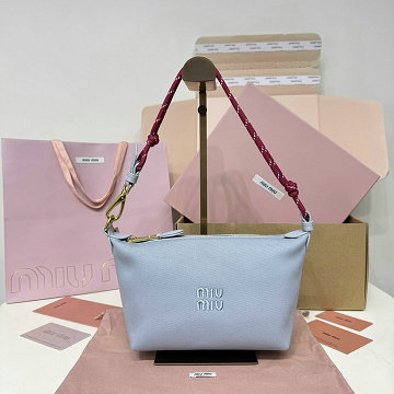 商品細詳を見る:ミュウミュウ MIUMIU GH-MM5NE841BLS 2026年新作 ポーチ ミニ ホーボーバッグ トートバッグ ハンドバッグ レディース 高質感