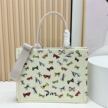 商品細詳を見る:クリスチャンディオール CHRISTIAN DIOR JS-CD1286HDMB 2026年 Book Tote ブック トートバッグ ショルダーバッグ レディース