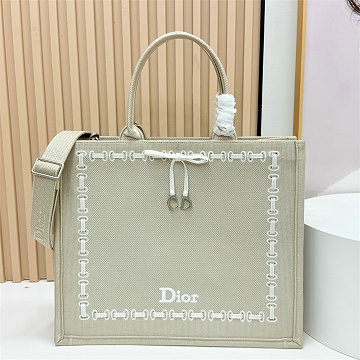 商品細詳を見る:クリスチャンディオール CHRISTIAN DIOR JS-CD1287ZDXS 2026年 Book Tote ブック トートバッグ ショルダーバッグ レディース