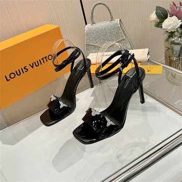 商品細詳を見る:ルイヴィトン LOUISVUITTON 26-LVJ26010Q  2026年 スウィング サンダル ウィメンズ ハイヒールシューズ サンダル レディース