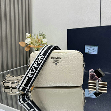 商品細詳を見る:プラダ PRADA GH-PD1BH082CYMB 2026年新作 スモール レザー ショルダーバッグ 高質感