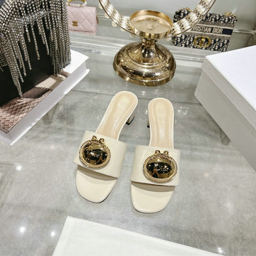 商品細詳を見る:クリスチャンディオール CHRISTIAN DIOR 26-CDJ26003P 2026年 メダリオン ローヒール スライド レディース ミュール