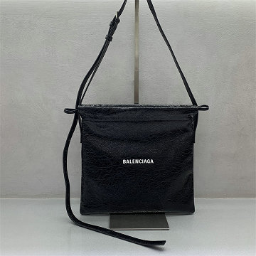 商品細詳を見る:バレンシアガ BALENCIAGA 99-BA8110ZBK  2026年新作 ショッパー フォンボルダー ショルダーバッグ