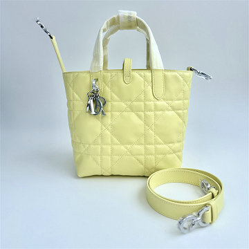 商品細詳を見る:クリスチャンディオール CHRISTIAN DIOR 99-CD8805YYL 2026年新作 トゥジュール ミニ トートバッグ ハンドバッグ レディース 高質感