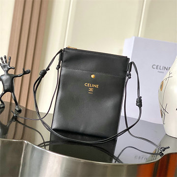 商品細詳を見る:セリーヌ CELINE 99-CE100812BK 2026年新作 シャープポーチ ショルダーバッグ レディース 高質感
