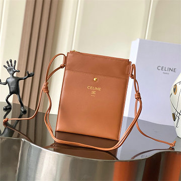 商品細詳を見る:セリーヌ CELINE 99-CE100812ZS 2026年新作 シャープポーチ ショルダーバッグ レディース 高質感