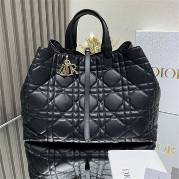 商品細詳を見る:クリスチャンディオール CHRISTIAN DIOR GH-CD2823GQJBK 2026年 トゥジュールバッグ ラージ トートバッグ ハンドバッグ